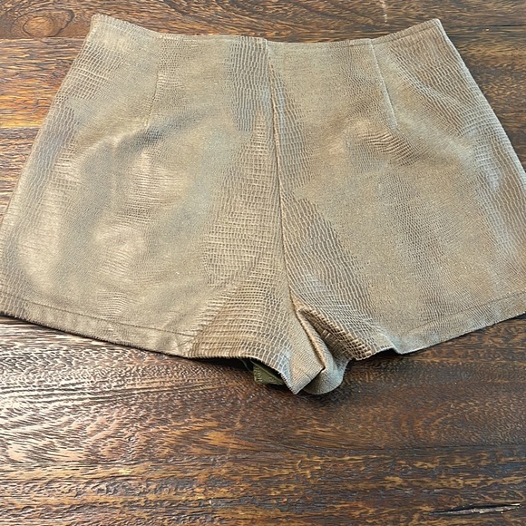 Women’s Faux Animal Skin Shorts (0112) - Picture 4 of 4